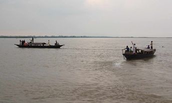 গাইবান্ধার সাঘাটায় বাঁধ ভেঙ্গে ১৫ গ্রাম প্লাবিত, অন্তত ২০ হাজার মানুষ পানিবন্দি