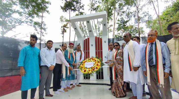 রায়পুরায় নবনির্মিত শহীদ মিনারের শুভ উদ্বোধন করেন ফরিদা ইয়াসমিন