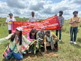 পরিবেশ কর্মীদের উদ্যোগে দ্বীপ এলাকায় বৃক্ষরোপন