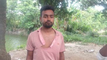 তাহেরপুরে অস্ত্রের মুখে জিম্মি করে ফাঁকা স্ট্যাম্পে স্বাক্ষর নেয়ার অভিযোগ