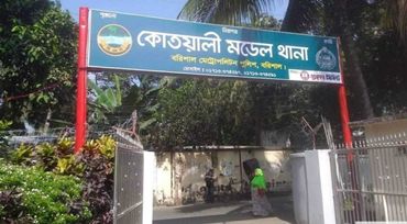 সেনাসদস্য আবাসিক হোটেল থেকে নারীসহ গ্রেপ্তার