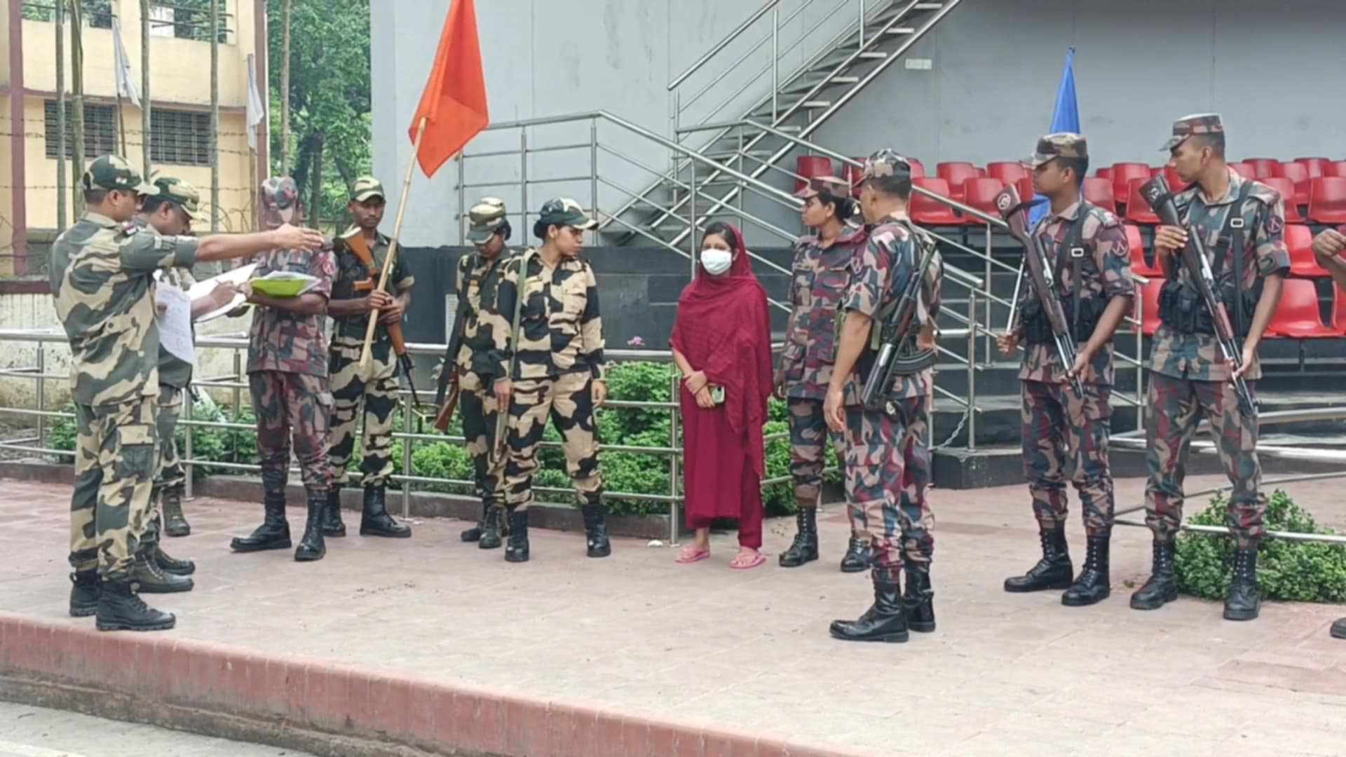 প্রেমের টানে চুয়াডাঙ্গায় ভারতীয় নারী: প্রেমিক পলাতক, বেনাপোল দিয়ে হস্তান্তর 
