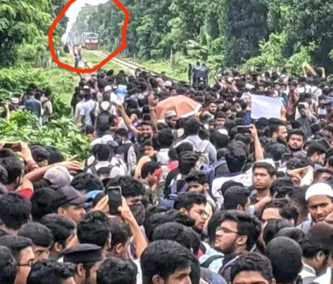 সীতাকুণ্ডের কুমিরায় ইবি কোটা বিরোধী ও ছাত্রলীগের মধ্যে সংঘর্ষ