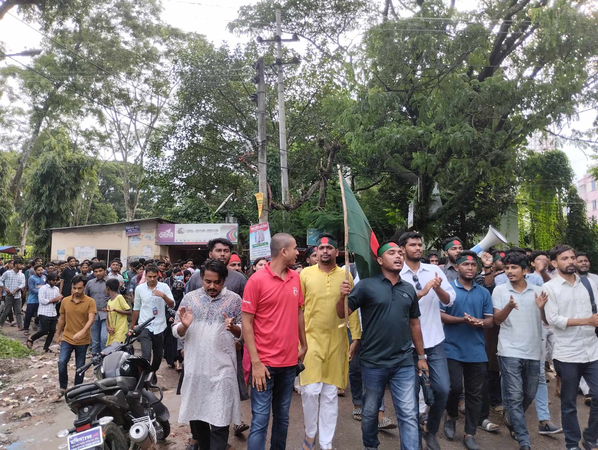 পুলিশি হামলার প্রতিবাদে কুবি শিক্ষার্থীদের বিক্ষোভ মিছিল