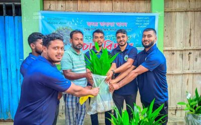 লংদুতে স্বেচ্ছাসেবী সংগঠনের চারা বিতরণ