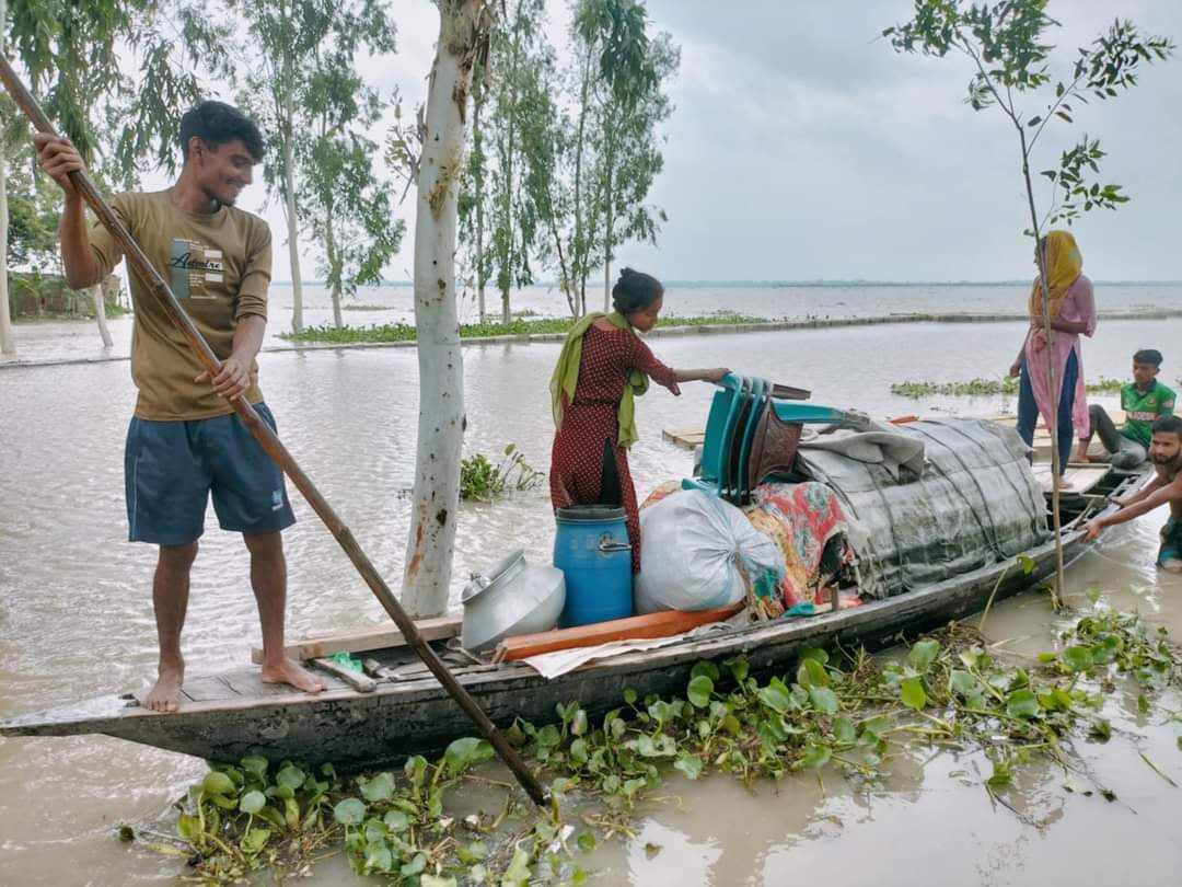 গাইবান্ধায় বন্যা পরিস্থিতির উন্নতি, বেড়েছে দুর্ভোগ