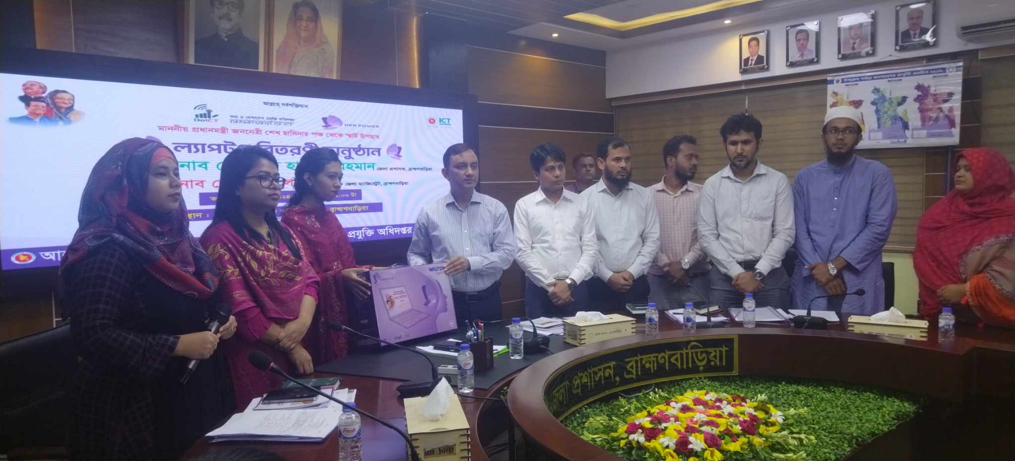 ব্রাহ্মণবাড়িয়ায় ১০০জন প্রশিক্ষনার্থীদের মাঝে ল্যাপটপ বিতরণ