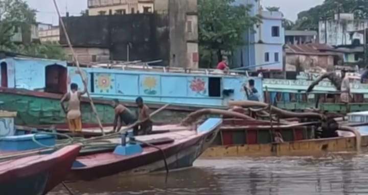 গোয়াইঘাটে আইনের তোয়াক্কা না করে অবৈধভাবে বালু উত্তোলন