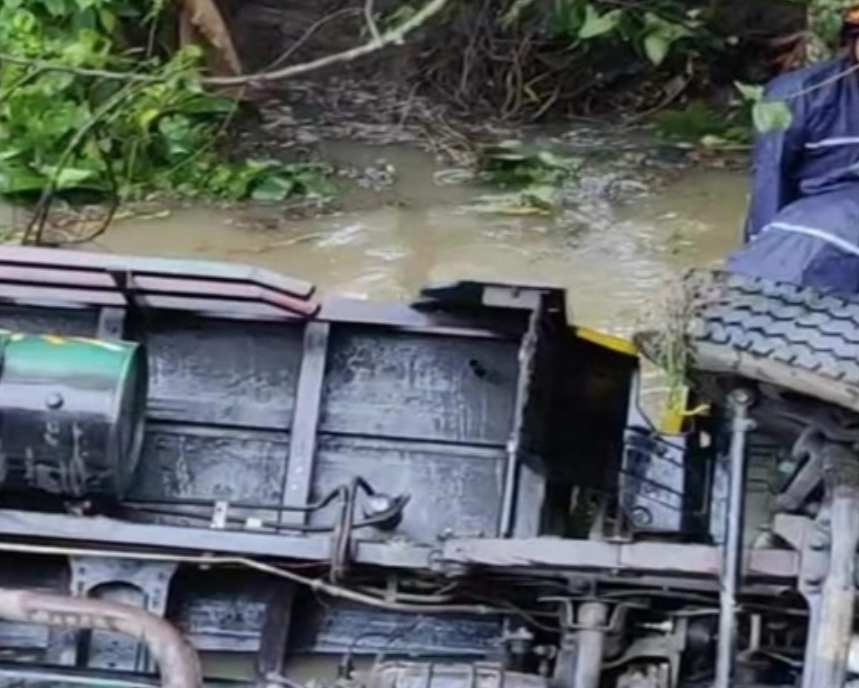 যশোরে ট্রাকের ধাক্কায় একজন নিহত, আহত চার
