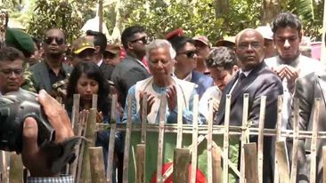 আবু সাঈদের বাবা-মার সাথে দেখা করলেন ড. ইউনূস