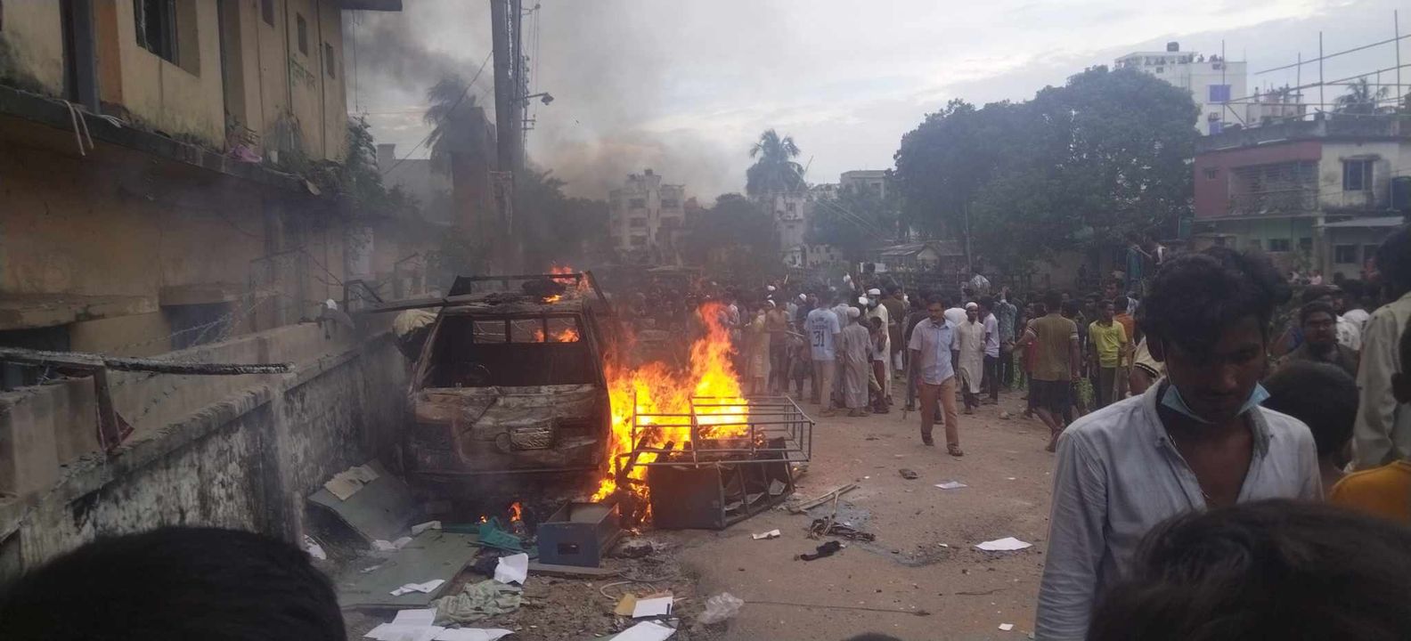 দুর্বৃত্তদের আক্রমণে ব্রাহ্মণবাড়িয়া সদর থানায় ধ্বংসস্তুপ