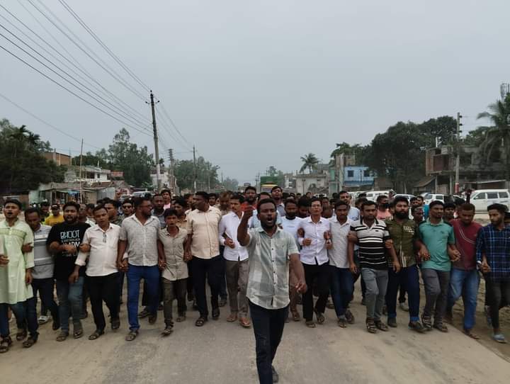 পলাশবাড়ীতে স্বরাষ্ট্র উপদেষ্টার পদত্যাগের দাবিতে বিএনপির বিক্ষোভ মিছিল