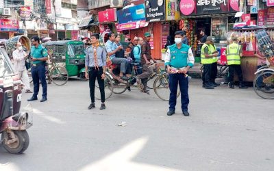 চট্টগ্রামে সড়কের গুরুত্বপূর্ণ পয়েন্টে নেমেছে ট্রাফিক পুলিশ, সাথে ক্যাডেট শিক্ষার্থীরা