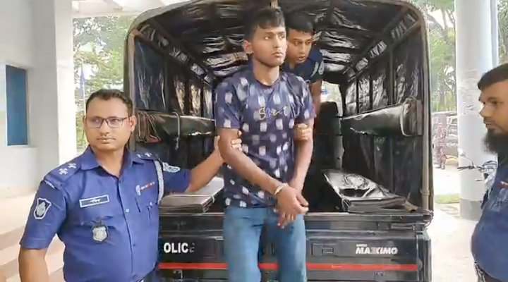লালমনিরহাটে পিস্তল ও মাদকসহ কারবারি আটক