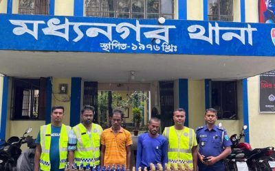 মধ্যনগরে বিভিন্ন ব্রান্ডের ১১৫ বোতল ভারতীয় মদ সহ ২ মাদক ব্যবসায়ী আটক