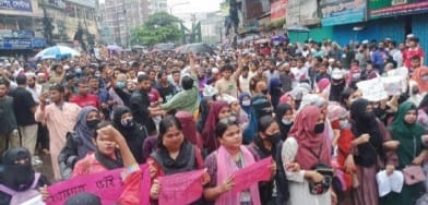 চট্টগ্রামে ঝড় – বৃষ্টি উপেক্ষা করে বৈষম্য বিরোধী আন্দোলনকারীদের মিছিল