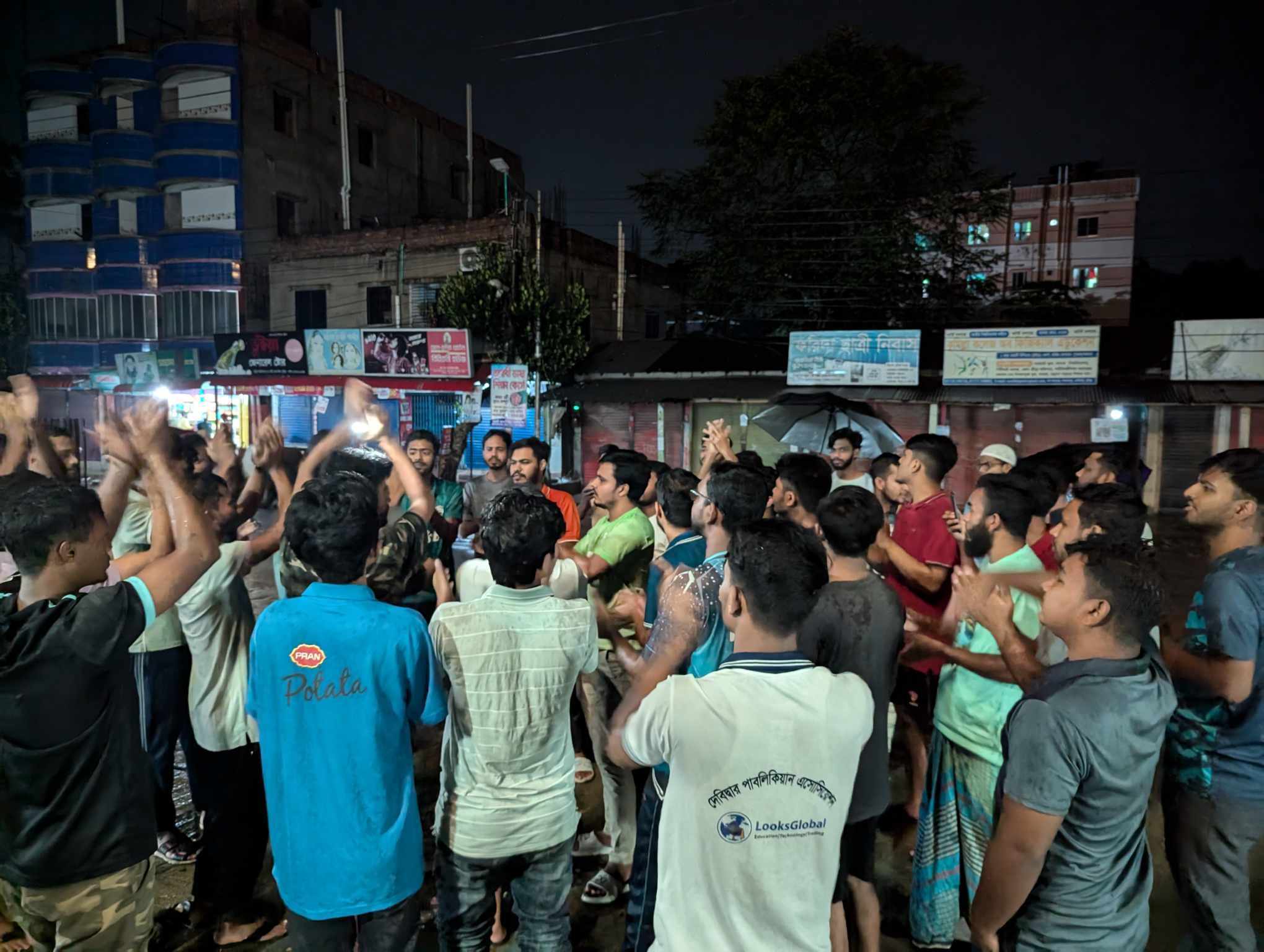 ভারতের আকস্মিক বাঁধ খুলে দেয়ার প্রতিবাদে কুবিতে বিক্ষোভ মিছিল