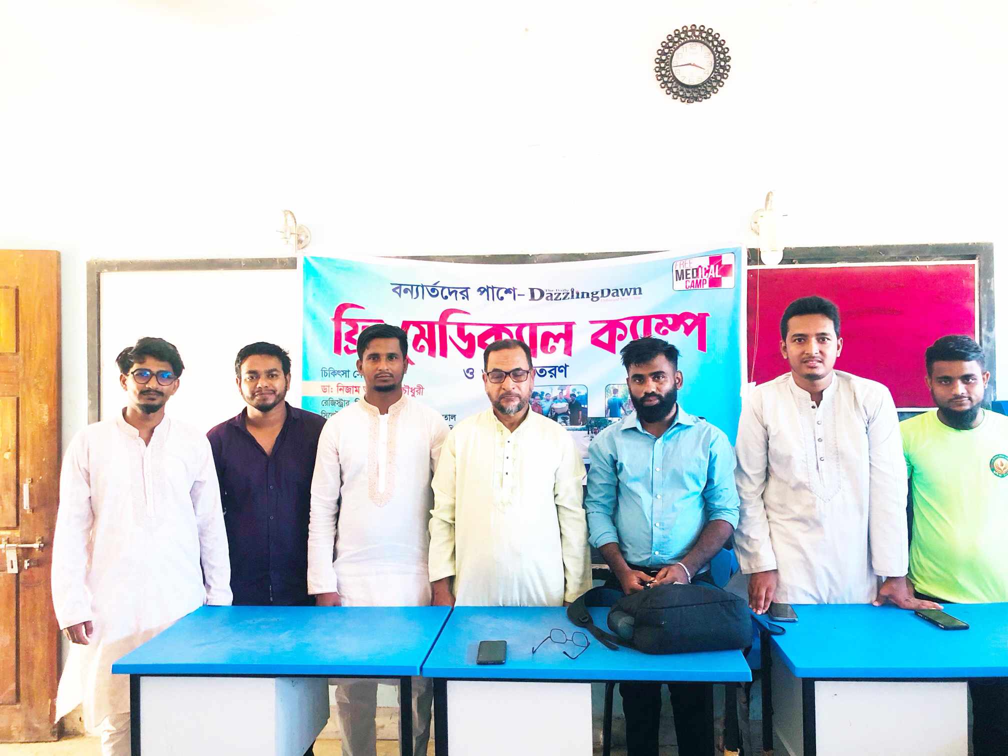 বন্যার্ত রোগীকে চি‌কিৎসা‌ সেবা দিল ড‌্যাজ‌লিং ডন