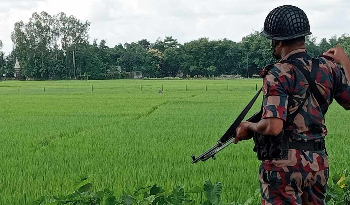 লালমনিরহাট সীমান্তে বিএসএফের কাঁটাতারের বেড়া নির্মাণের চেষ্টা, বিজিবির বাধা