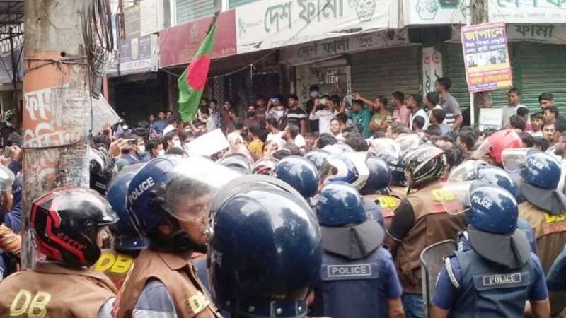 নরসিংদীতে ছাত্রলীগের সাথে শিক্ষার্থীদের সংঘর্ষ,আহত-১২