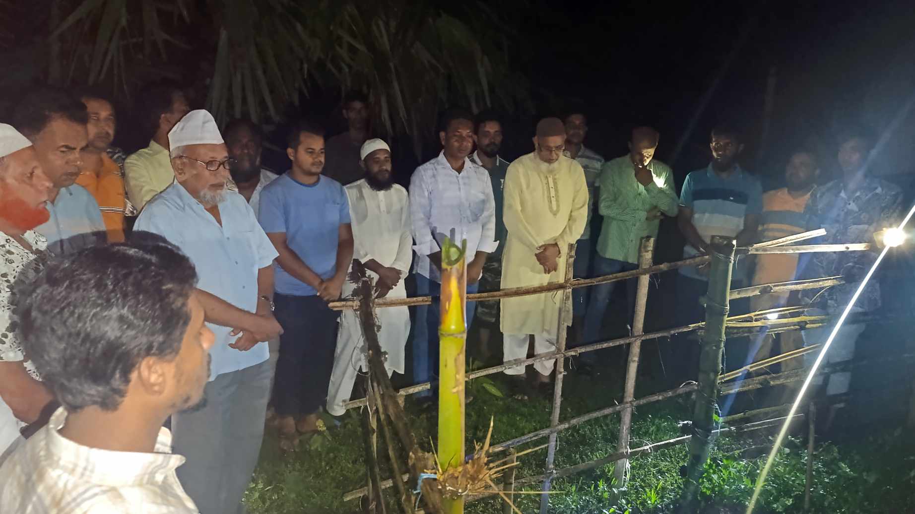 বৈষম্যবিরোধী আন্দোলনে নিহত কেন্দুয়ার তোফাজ্জলের কবর জিয়ারত
