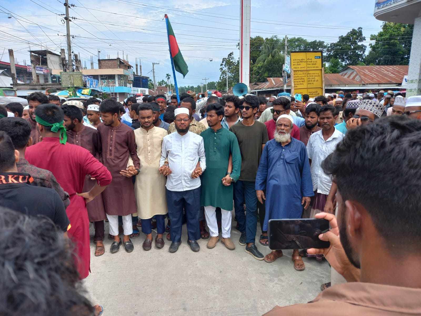 ভূরুঙ্গামারীতে জামায়াতে ইসলামীর বিজয় মিছিল