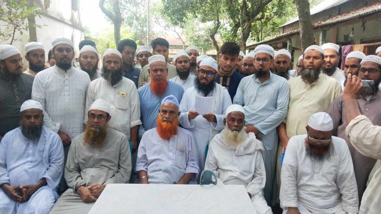 “জশনে জুলুসকে কেন্দ্র করে রণক্ষেত্র” কুলিয়ারচরে মসজিদ ও মাজার  ভাংচুর  নিহত-১ আহত- ১৫