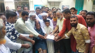 রূপগঞ্জে বৈষম্য বিরোধী ছাত্র আন্দোলনে পুলিশের গুলিতে আহত রুহুল আমিনকে অর্থ সহায়তা প্রদান