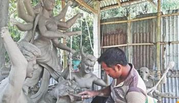 গাইবান্ধায় ৫৬৩ মণ্ডপে চলছে দূর্গাপূজার প্রস্তুতি