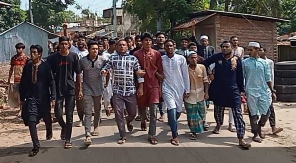 রাঙ্গামাটির বনরূপা জামে মসজিদে উপজাতীয় সন্ত্রাসীদের হামলার প্রতিবাদে লংগদুতে প্রতিবাদ ও বিক্ষোভ মিছিল