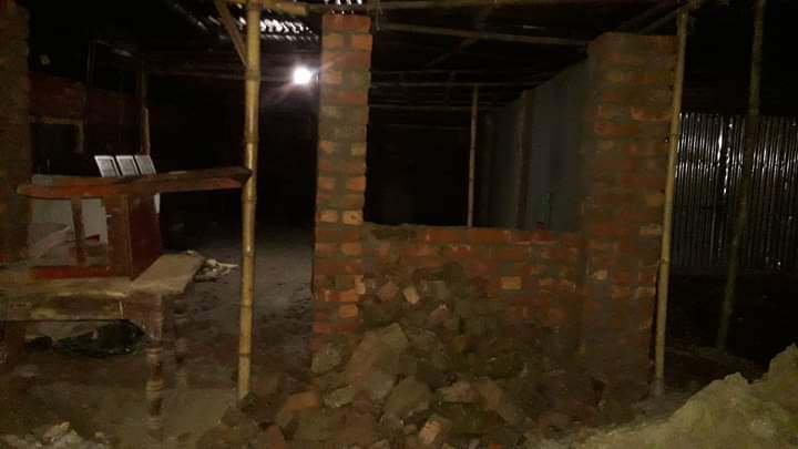 পলাশবাড়ীতে জমি দখল করে অবৈধভাবে ইটের ঘর নির্মাণের অভিযোগ