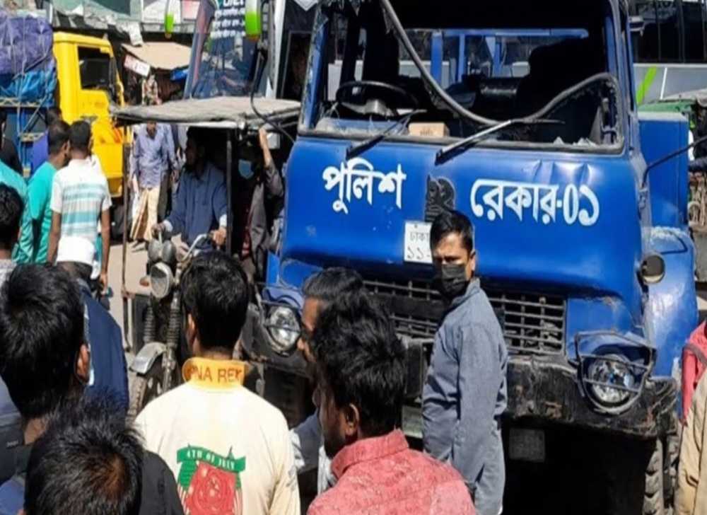 ব্রাহ্মণবাড়িয়ায় ট্রাক্টরের ধাক্কায় প্রাইভেটকারের যাত্রী মা মেয়ে নিহত