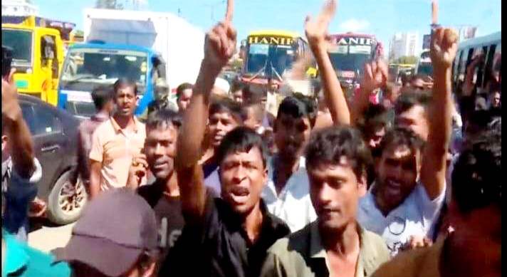 চট্টগ্রাম দক্ষিণ জেলার ২০ রুটে বাস চলাচল বন্ধ ভোগান্তিতে জনসাধারণ