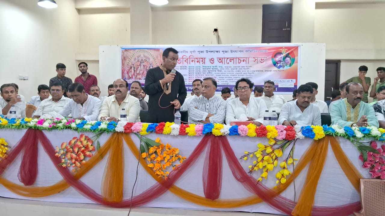 রাজবাড়ী জেলা বিএনপির পক্ষ থেকে গোয়ালন্দে ২৬ টি পূজা মন্ডপে এক লক্ষ টাকা অনুদান প্রদান