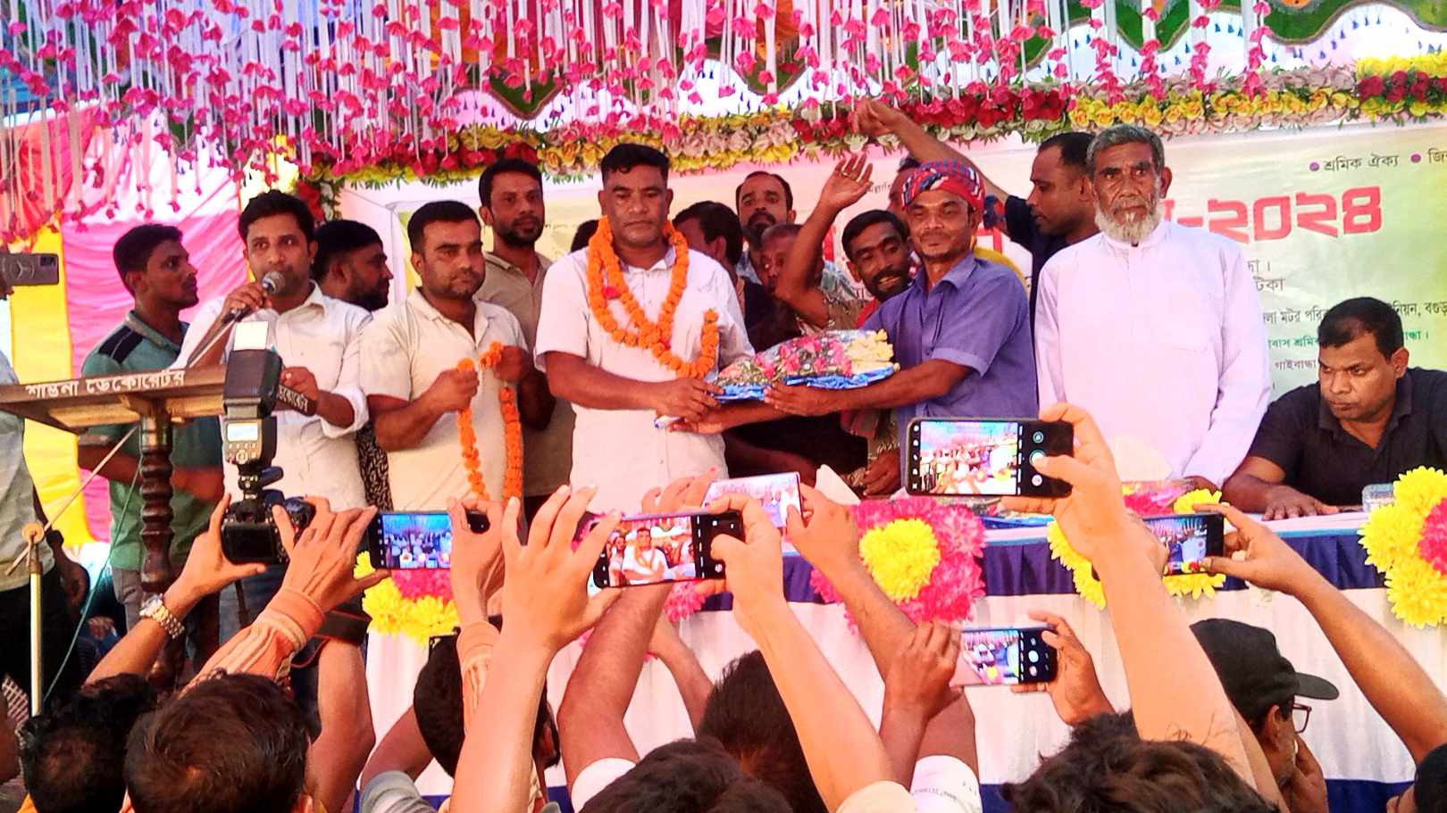 গাইবান্ধা জেলা বাস মিনিবাস কোচ ও মাইক্রোবাস শ্রমিক ইউনিয়ন পলাশবাড়ী এর বিশেষ সাধারণ সভা অনুষ্ঠিত