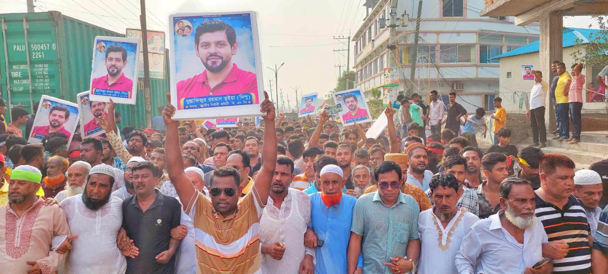 রূপগঞ্জে চনপাড়া থেকে শামীমের নেতৃত্বে বিশাল মিছিল নিয়ে সমাবেশে যোগদান