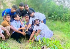 সবুজে সবুজে গড়ে তুলতে পতেঙ্গা বেড়ীবাঁধে বৃক্ষ রোপন কর্মসূচী উদ্বোধন
