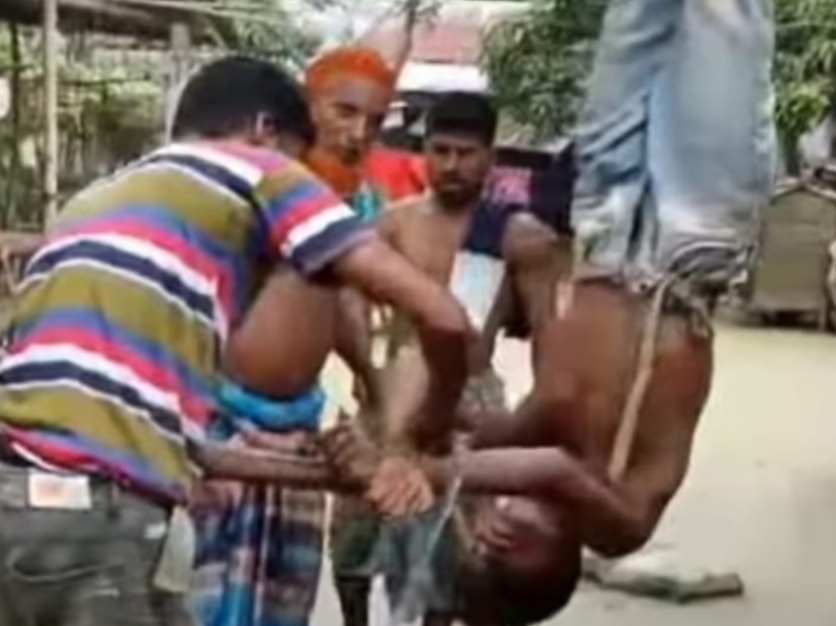 চোর সন্দেহ যশোরে যুবককে ঝুলিয়ে নির্যাতন