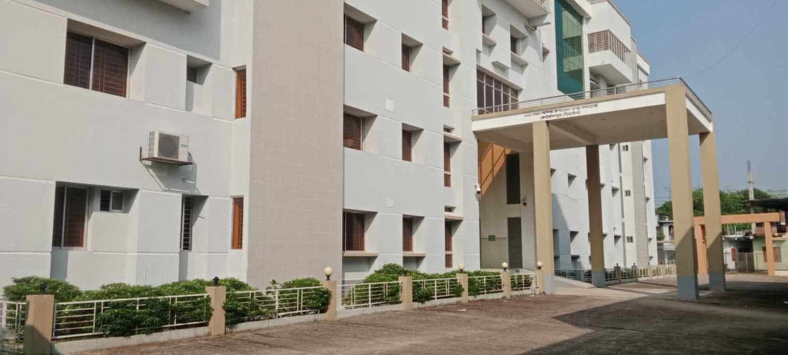 ঝিনাইদহের কোটচাঁদপুর উপজেলা স্বাস্থ্য কমপ্লেক্স ১০০ শয্যায় উন্নতি হলেও সেবা মিলছে ৫০ শয্যার