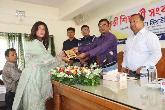 যশোর পুলিশ লাইন মাধ্যমিক বিদ্যালয় কতৃক কৃতী শিক্ষার্থী সংবর্ধনা-২০২৪ অনুষ্ঠিত