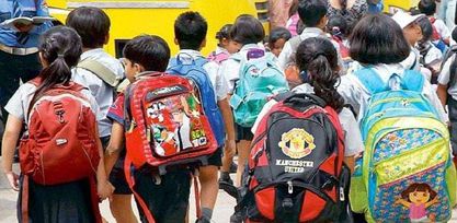 ভারী স্কুলব্যাগ ও বাঁকা মেরুদণ্ডের গল্প