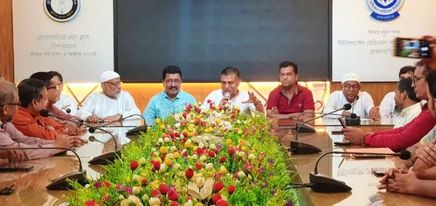 ব্রাহ্মণবাড়িয়া প্রেসক্লাব মিলনায়তনে সাথে মতবিনিময় করেন -শ্যামল