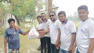 শেরপুরে বন্যার্তদের মাঝে উপহার সামগ্রী বিতরণ করেছে ওয়ালটন গ্রুপ