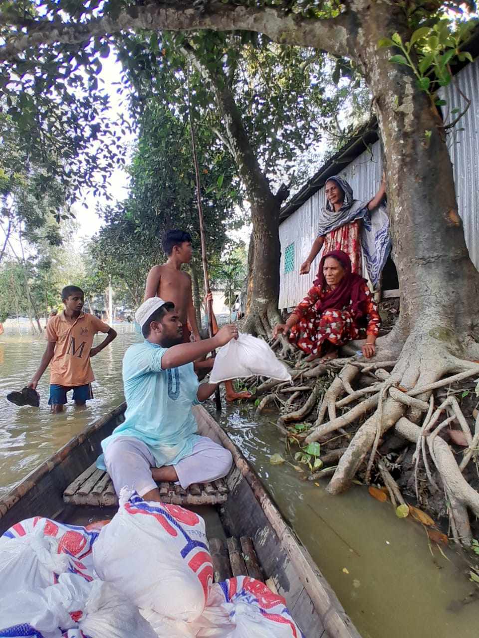 শেরপুরে বন্যাকবলিত অর্ধশতাধিক পরিবারের পাশে আত-তাকওয়া ফাউন্ডেশন