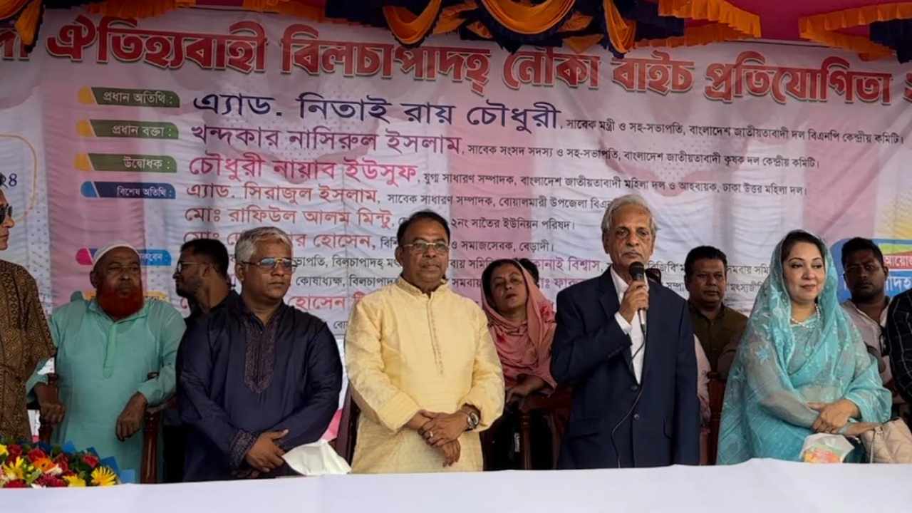ফরিদপুরে বোয়ালমারী ঐতিহ্যবাহী নৌকা বাইচ