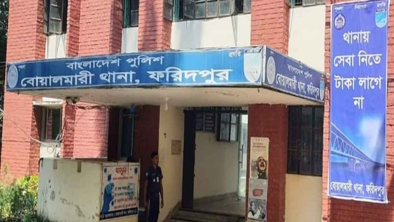 ফরিদপুরের বোয়ালমারীতে বিদ্যুৎস্পৃষ্টে জামাল বিশ্বাস  নামের এক ভ্যানচালক নিহত