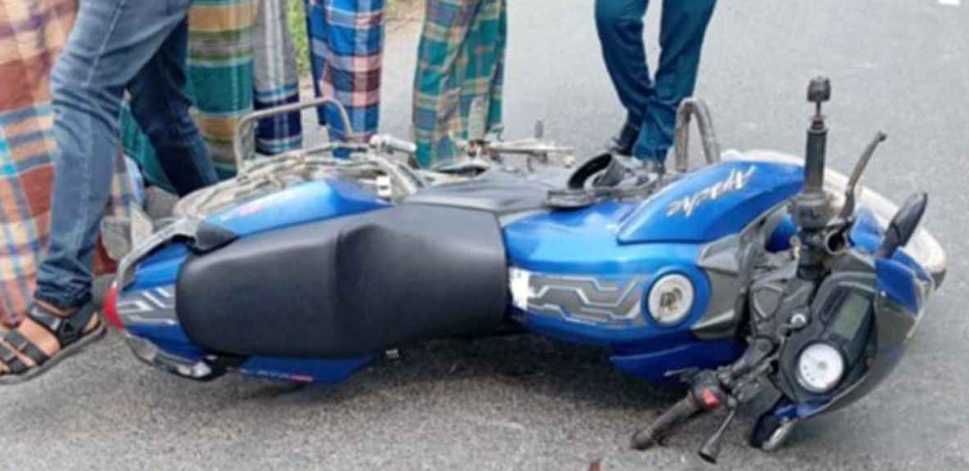 গাইবান্ধায় ট্রাকের ধাক্কায় প্রাণ গেল মোটরসাইকেল আরোহীর