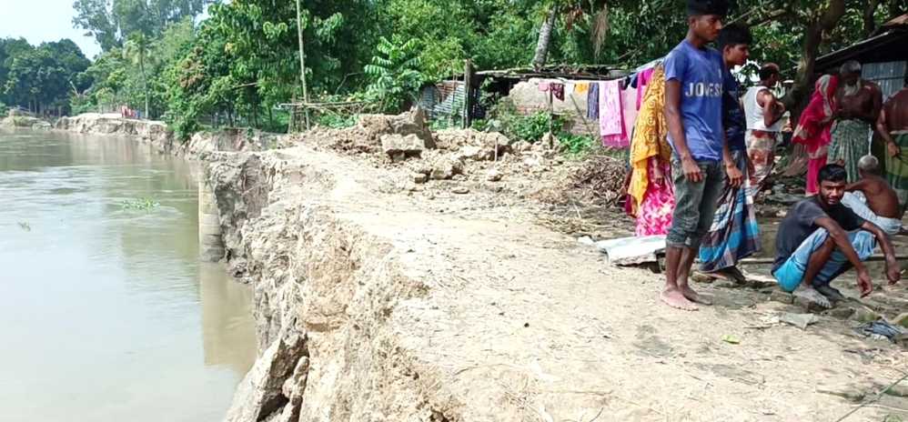 গাইবান্ধায় ভাঙন আতঙ্কে নদীপাড়ের বাসিন্দারা
