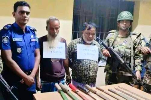 নবীনগরে দেশীয় অস্ত্রসহ দুই চিহ্নিত সন্ত্রাসীকে, যৌথ বাহিনীর হাতে গ্রেফতার