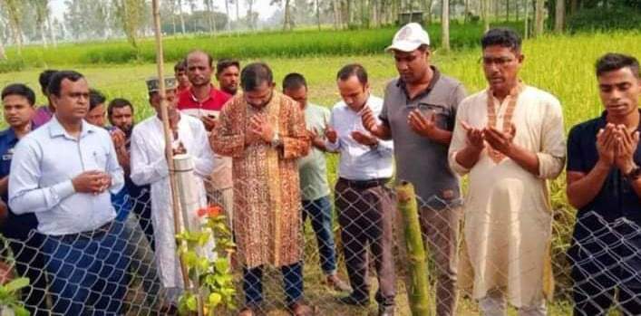 শহীদ জুয়েল রানা’র কবর জিয়ারত করলেন গাইবান্ধা জেলা প্রশাসক